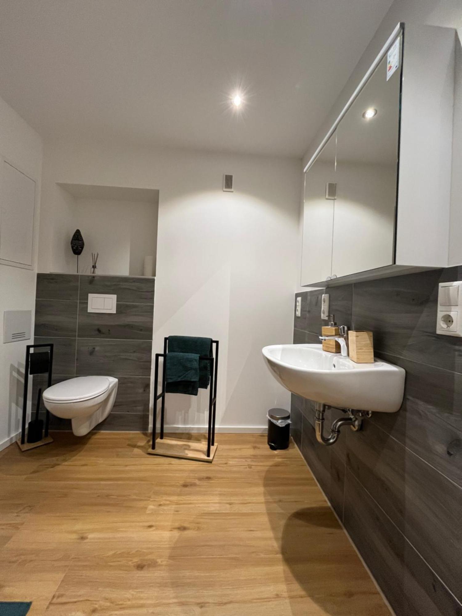 Traumhafte Business & Relax Wohnung Direkt Im Stadtkern Oettingens By Elation Homes Oettingen in Bayern Exteriér fotografie
